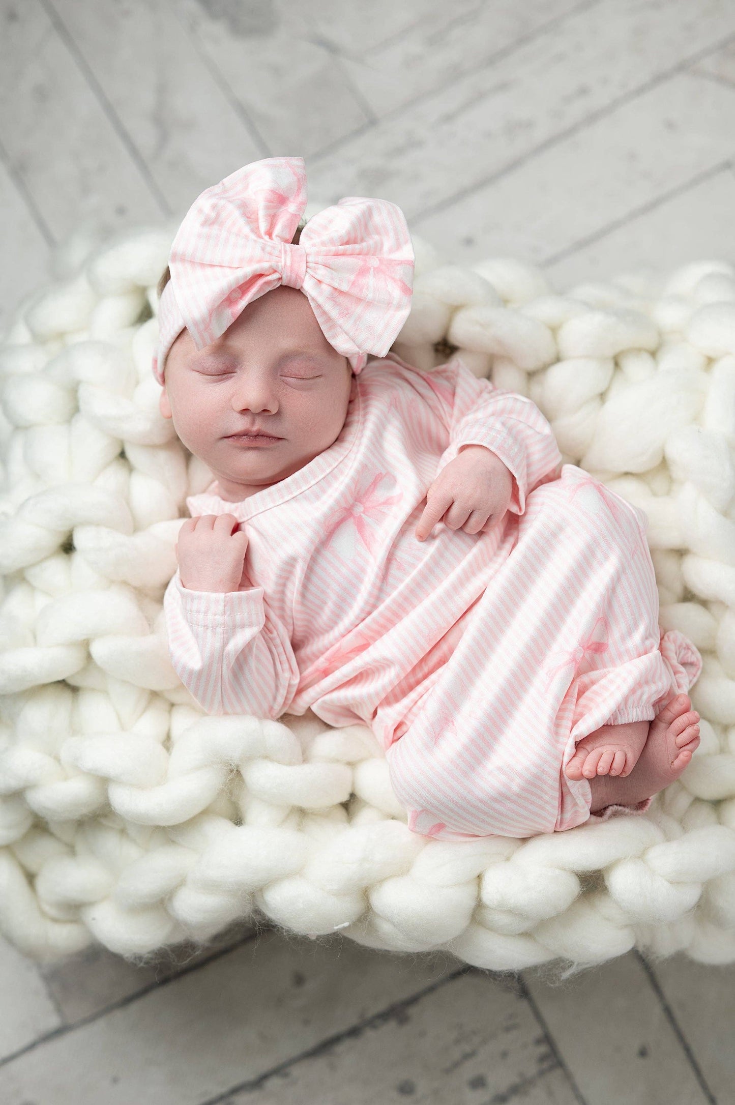 Infant Girls White and Pink Bow Baby Gown: 0-3 Months