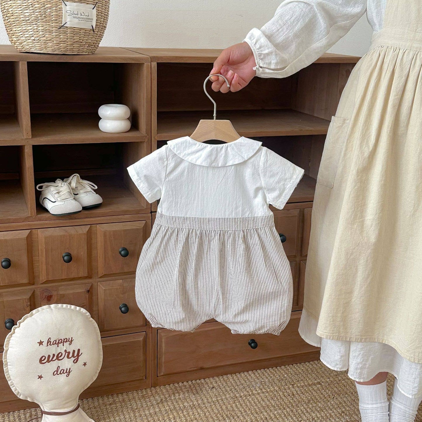 Baby Romper Short Sleeve Peter Pan Collar Bow Tie: White