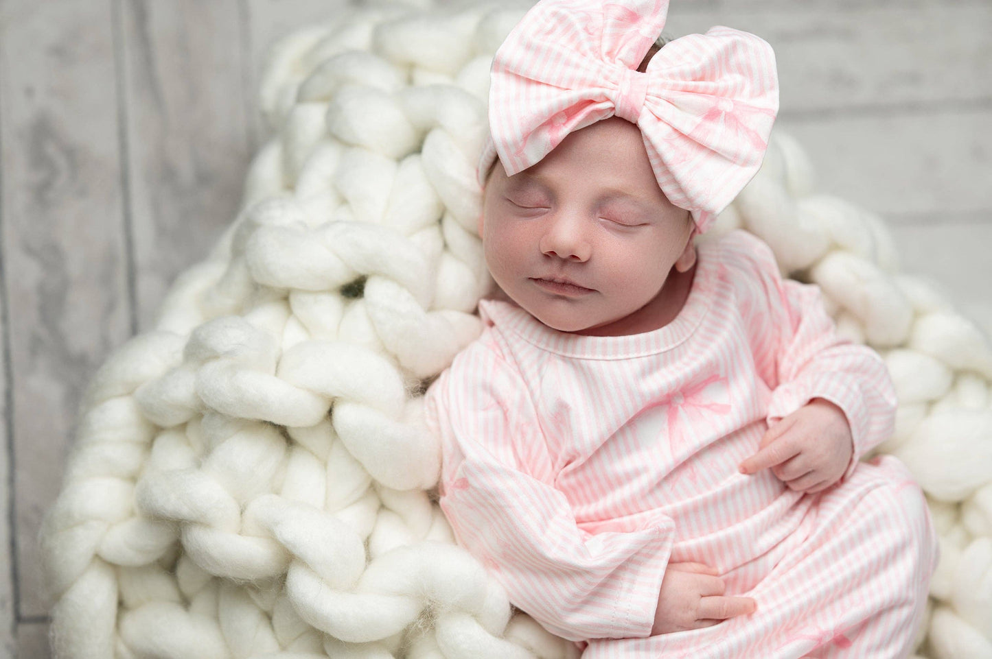 Infant Girls White and Pink Bow Baby Gown: 0-3 Months