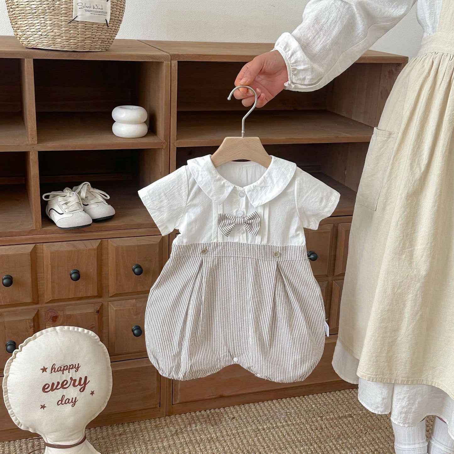 Baby Romper Short Sleeve Peter Pan Collar Bow Tie: White